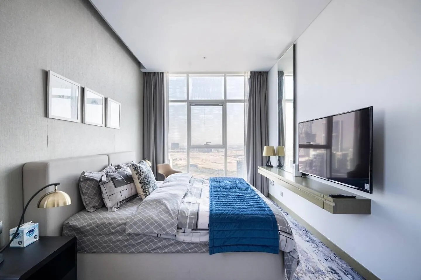 Modern Studio Overlooking Dxb Water Canal Apartment Dubai United Arab Emirates