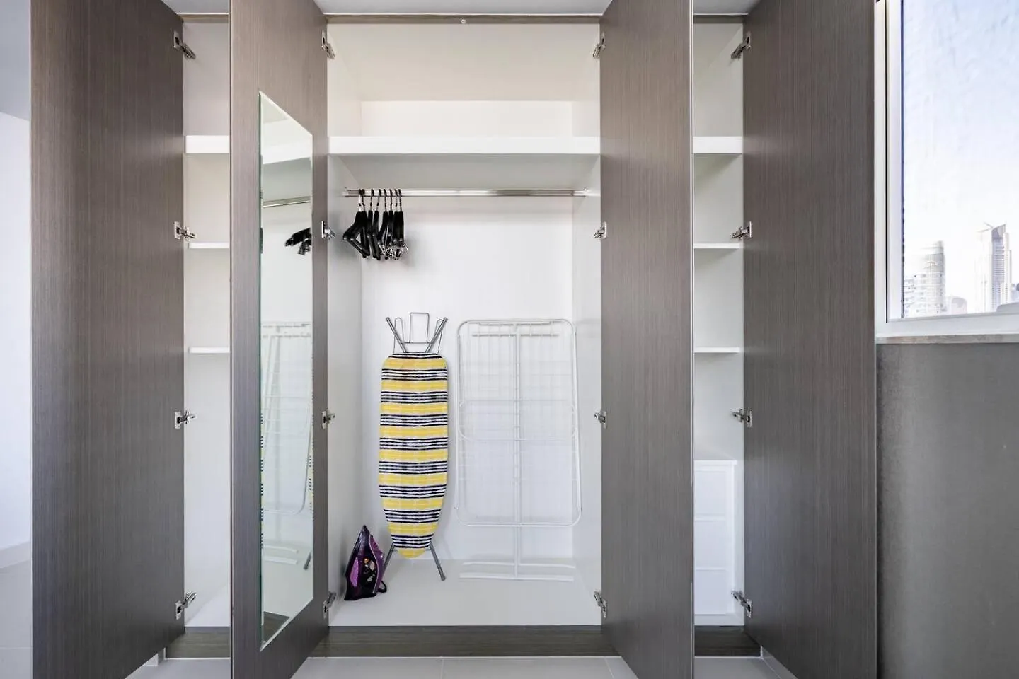 Modern Studio Overlooking Dxb Water Canal Apartment Dubai