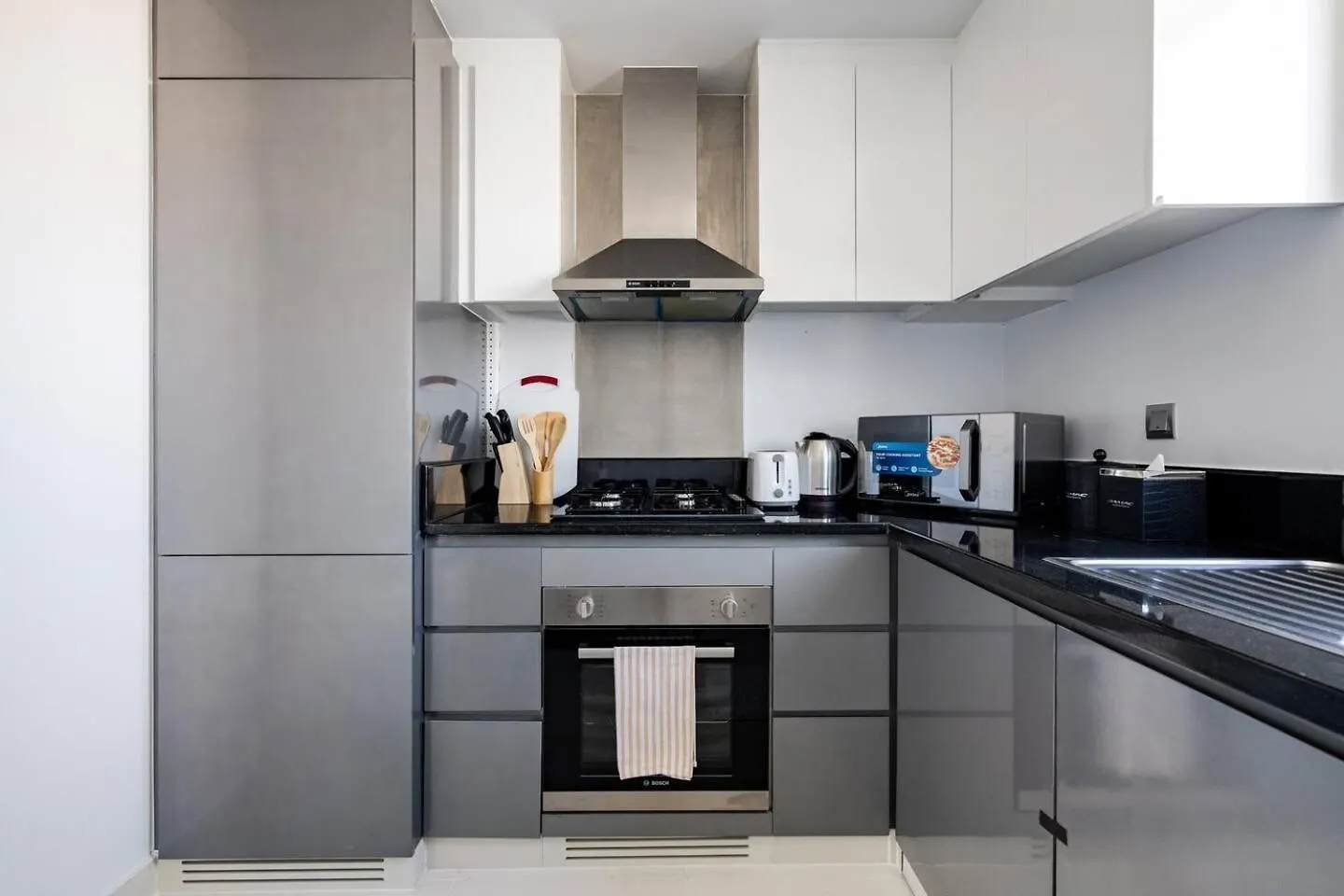 Modern Studio Overlooking Dxb Water Canal Apartment Dubai