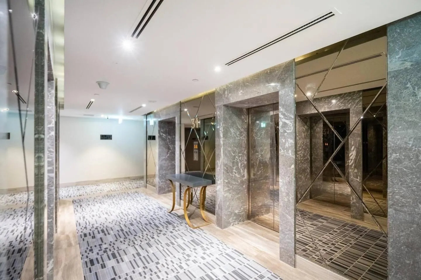 Modern Studio Overlooking Dxb Water Canal Apartment Dubai