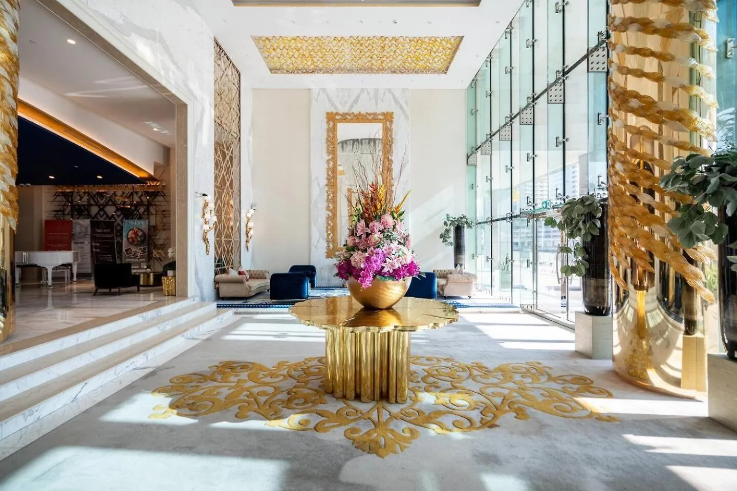 Modern Studio Overlooking Dxb Water Canal location